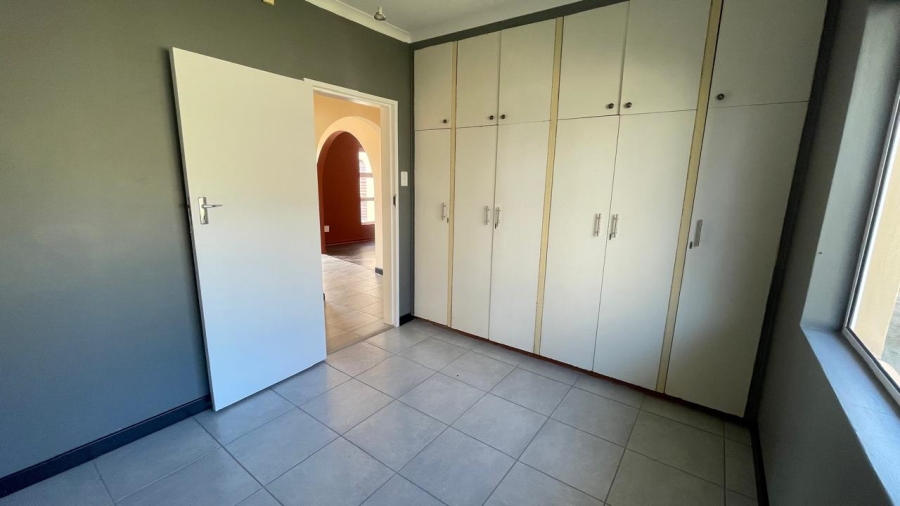 5 Bedroom Property for Sale in Beacon Bay Eastern Cape